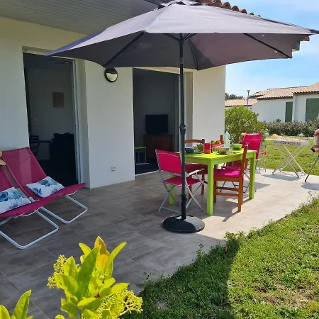 Parco vacanze Petite Maison Dans Avec Piscine Commune *